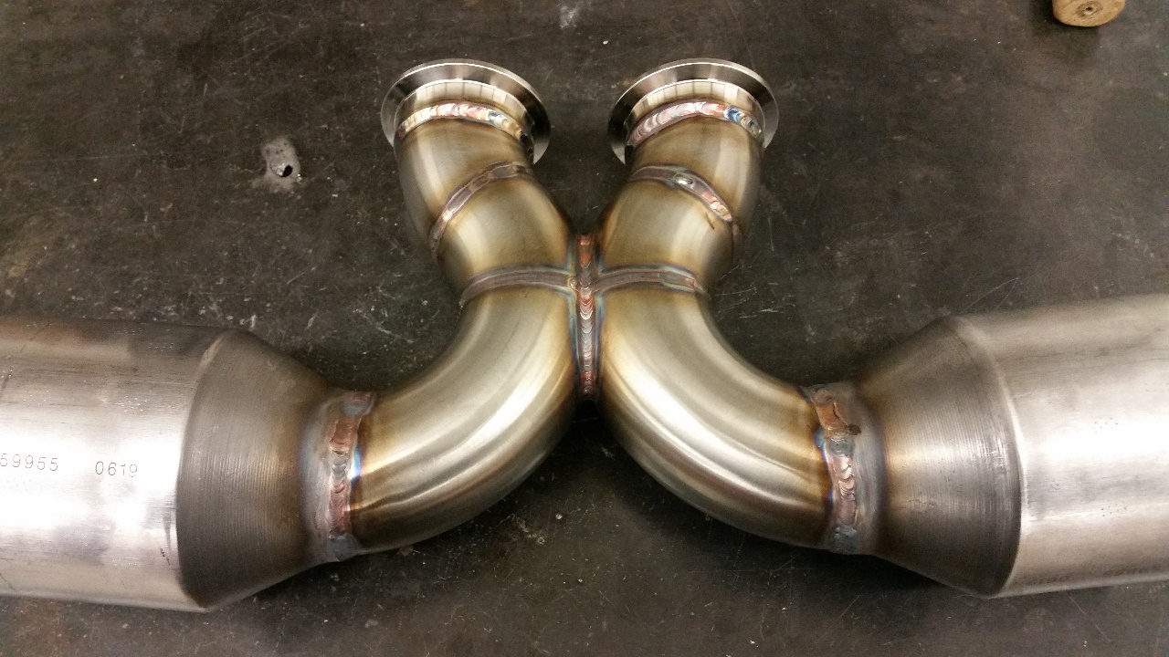 Finished X-pipe with v-band flanges and catalytic converters